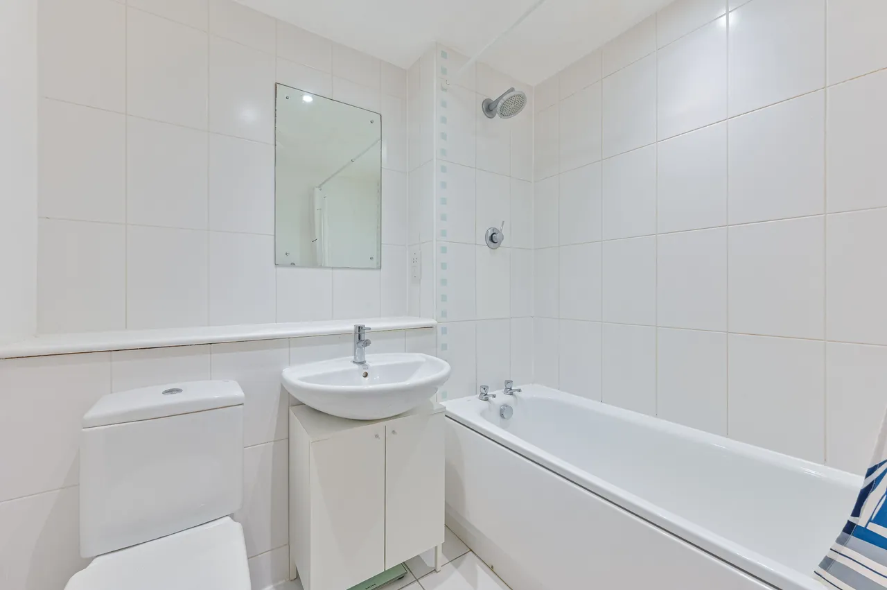 Apartment 20, Building 45, Hopton Road, London, photo 11