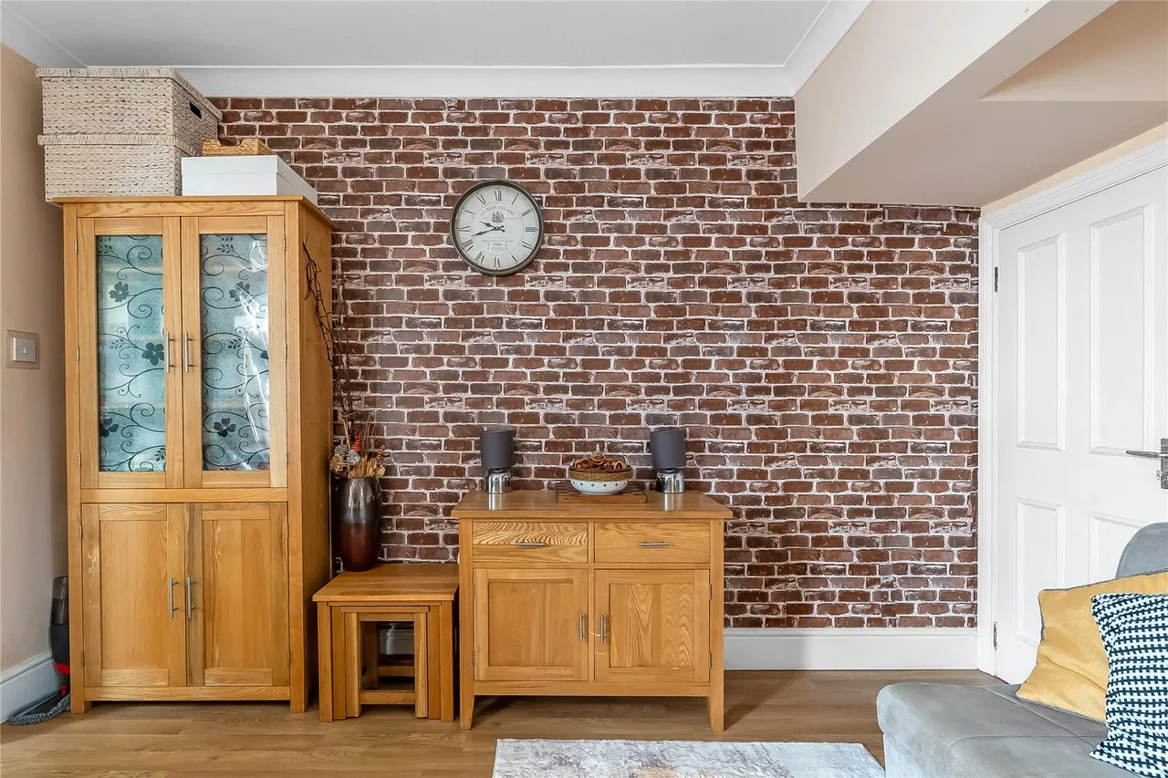 Denzil Road, Guildford, GU2, photo 8