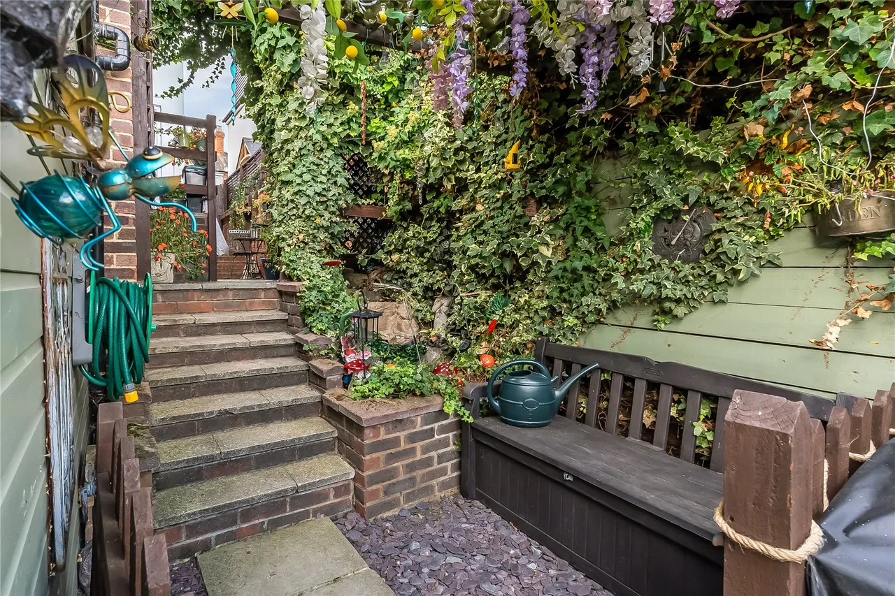 Denzil Road, Guildford, GU2, photo 26
