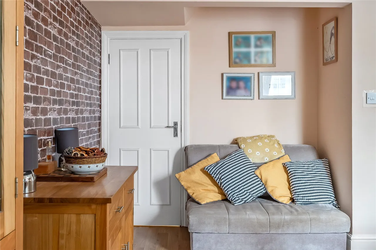 Denzil Road, Guildford, GU2, photo 9