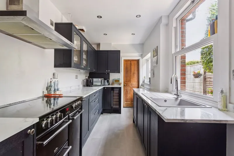 Furlong Road, Bourne End SL8 5AE, photo 2