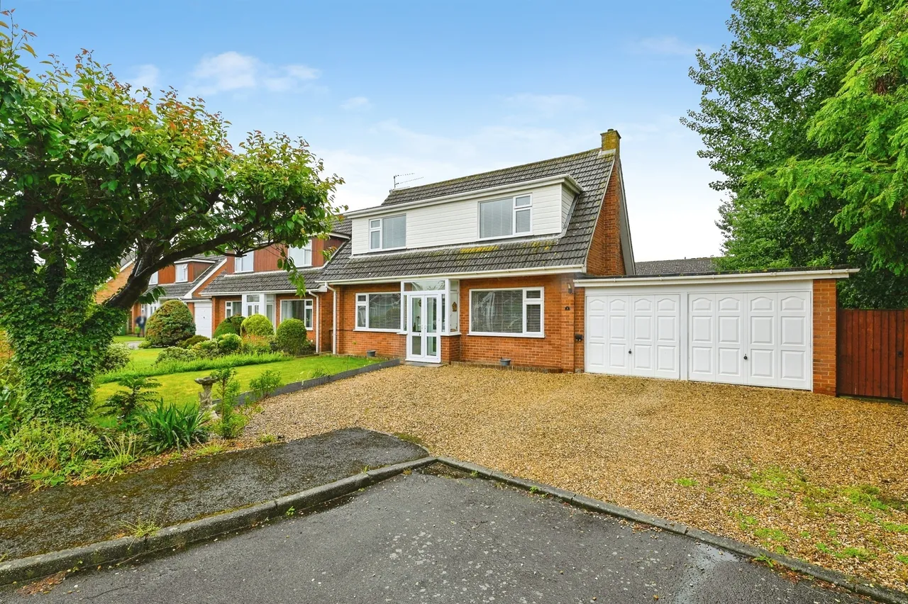 3 bed house for sale, Walnut Avenue, West Winch, PE33