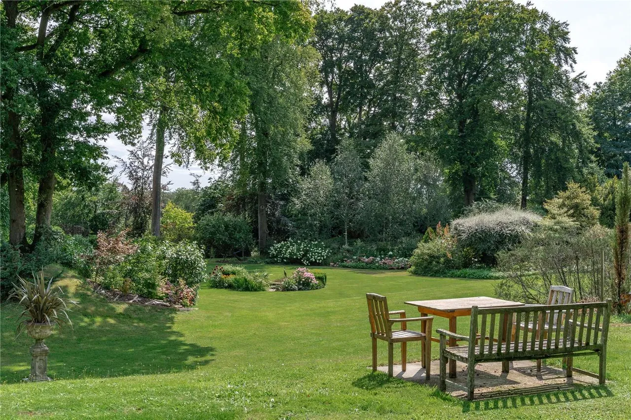 Roe Downs Road, Medstead, Alton, Hampshire, GU34 5LG, photo 12