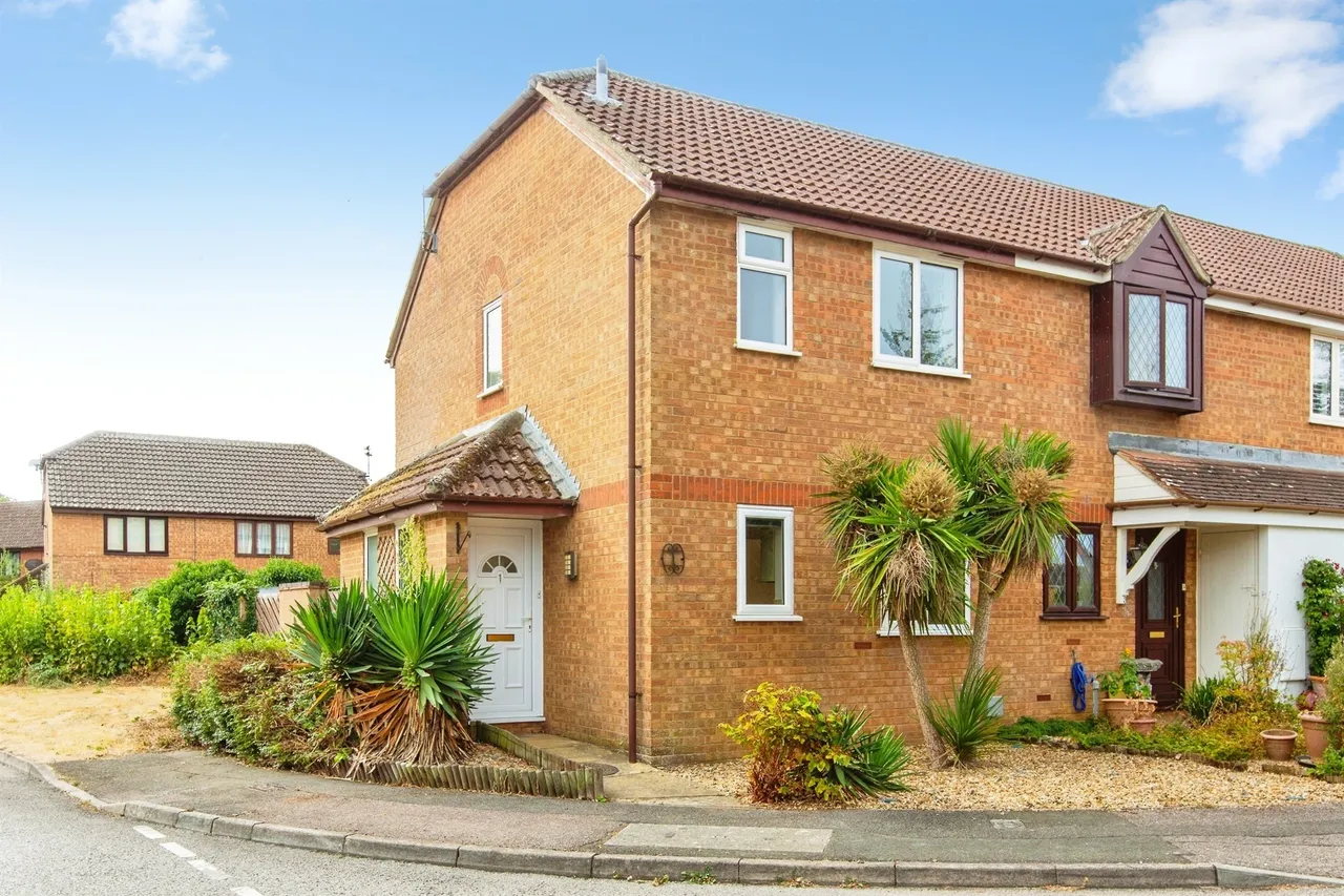 2 bed house for sale, Windsor Drive, Kettering, NN14