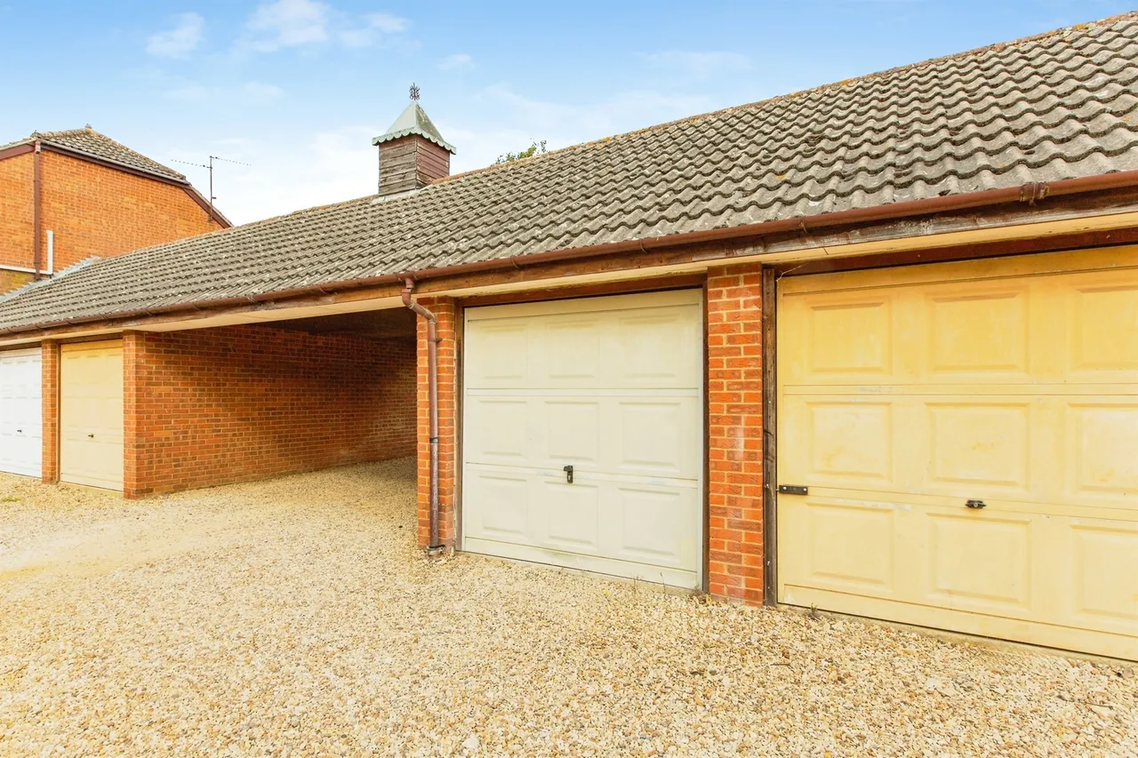 Windsor Drive, Kettering, NN14, photo 13