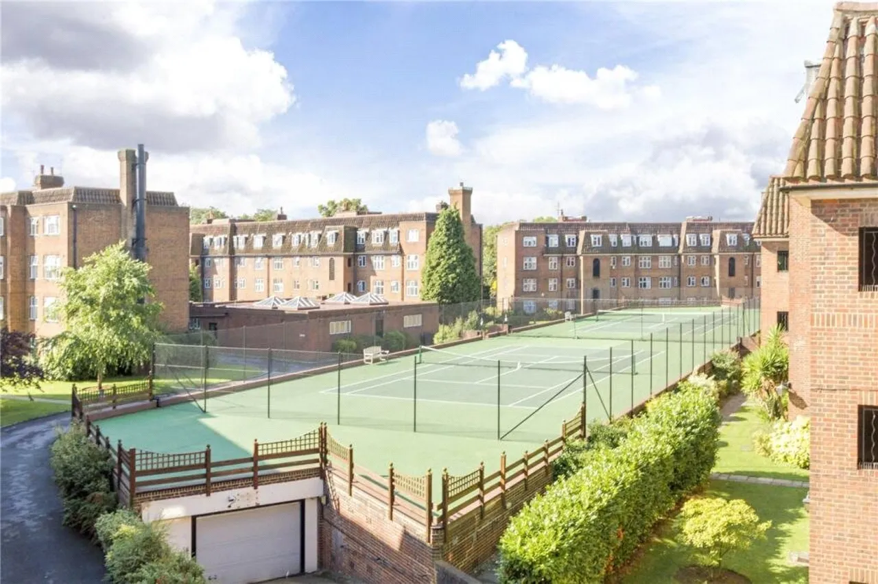 Portsmouth Road, London, photo 10
