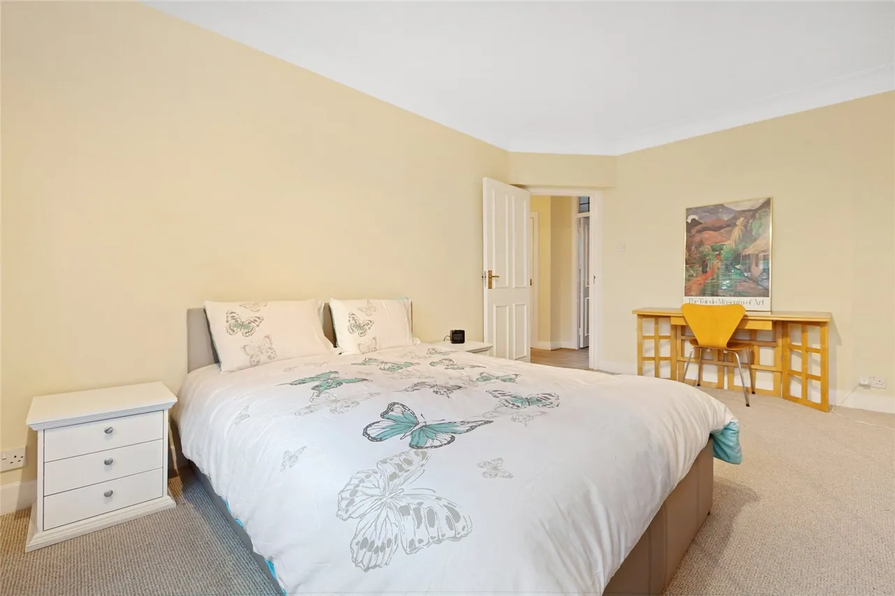 Portsmouth Road, London, photo 6