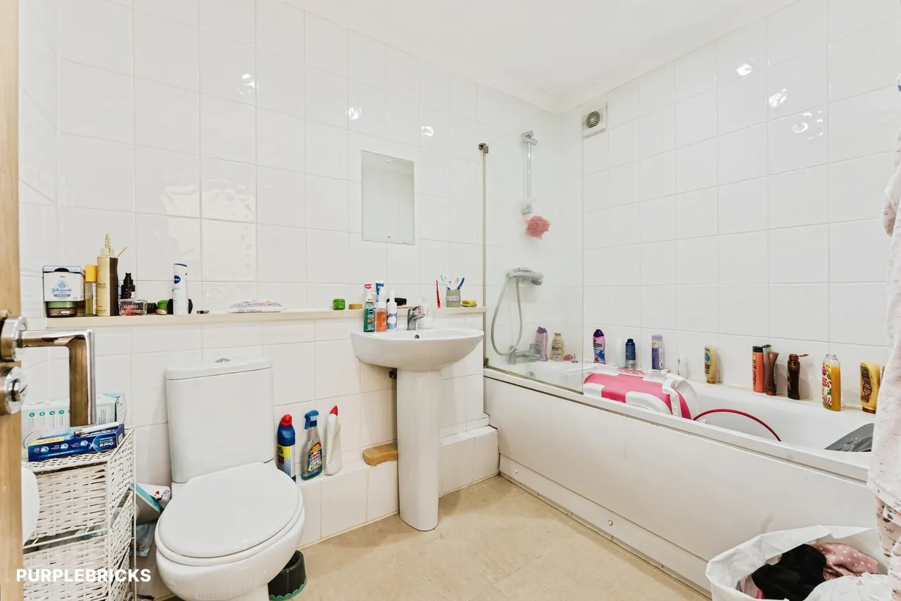 Alexandra Road, London, E6, photo 7