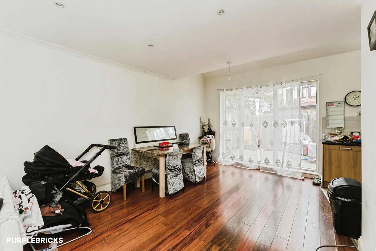 Alexandra Road, London, E6, photo 5