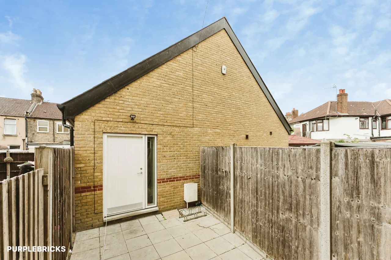 Alexandra Road, London, E6, photo 16