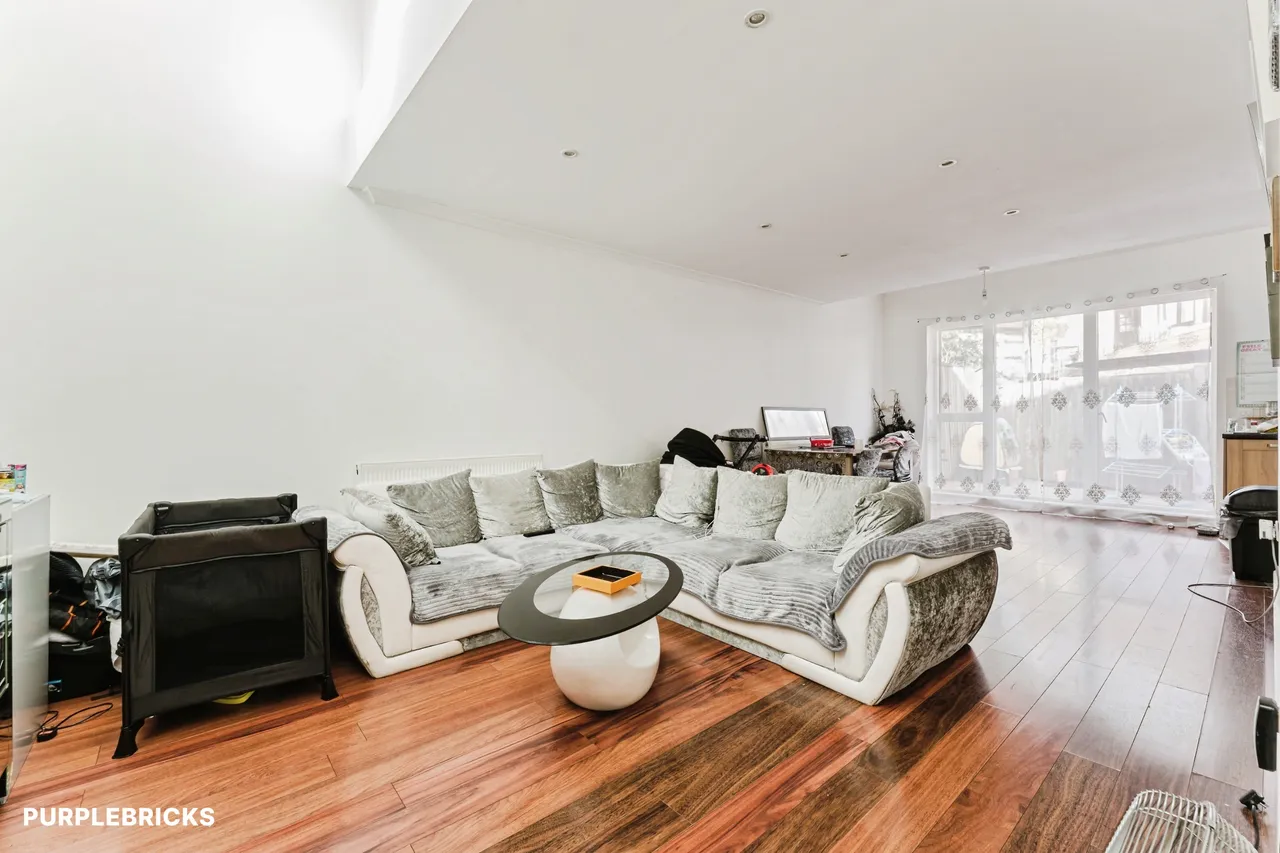 Alexandra Road, London, E6, photo 2