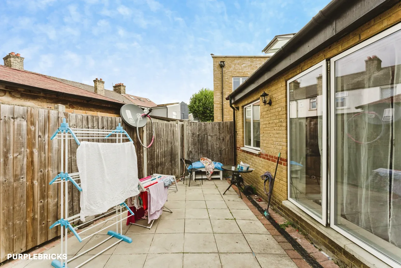 Alexandra Road, London, E6, photo 15