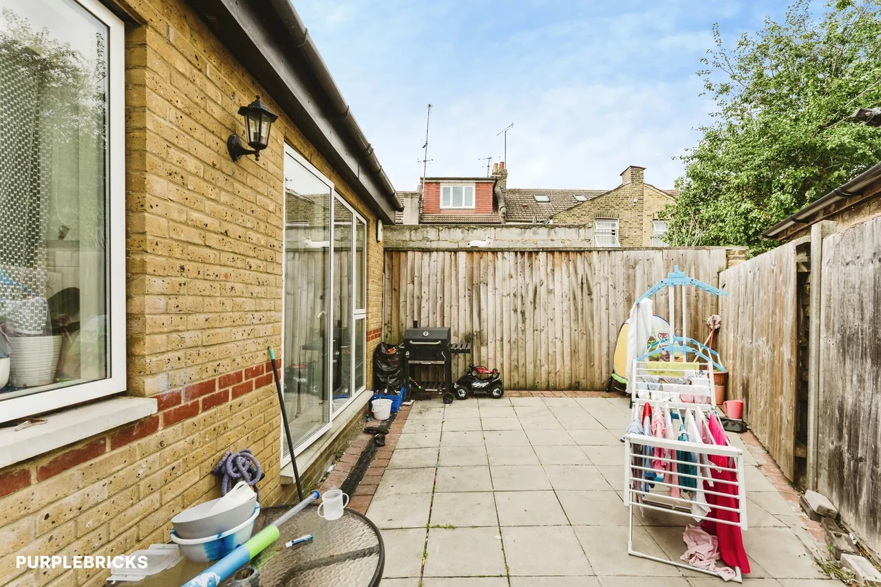 Alexandra Road, London, E6, photo 14