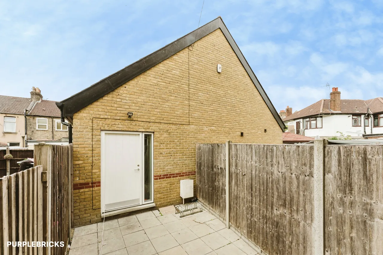 Alexandra Road, London, E6, photo 17