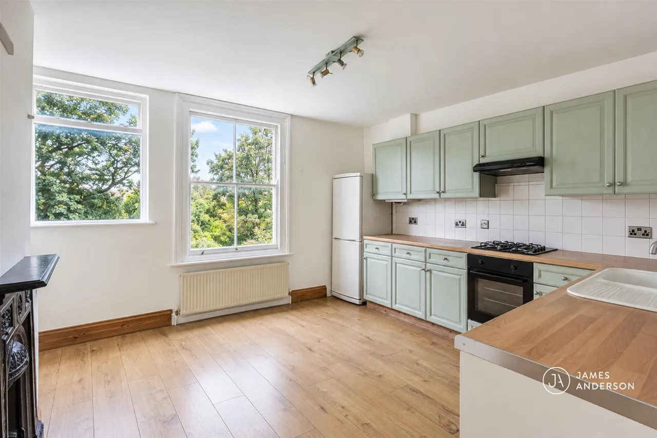 Upper Richmond Road West, London, SW14, photo 2