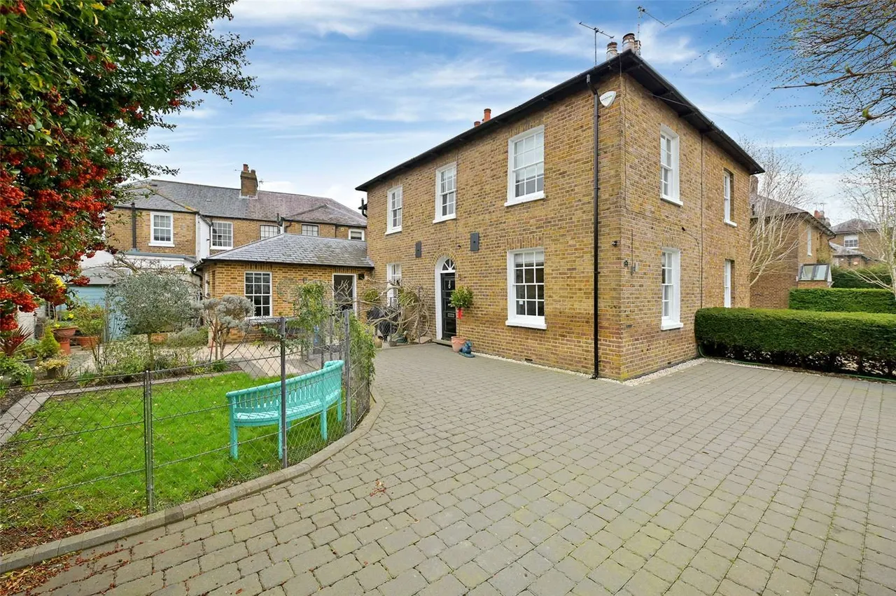 3 bed house to rent — Gloucester Place, Windsor, Berkshire, SL4 2AJ