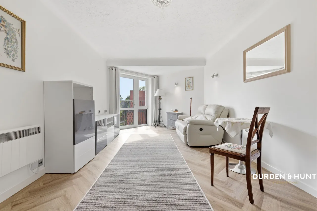 Grange Avenue, Woodford Green, IG8, photo 3