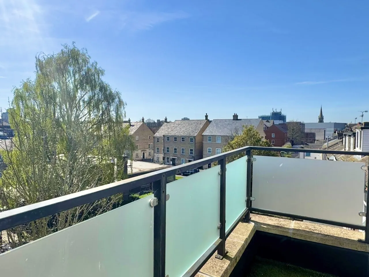 1 bed flat to rent — Woodbridge Road