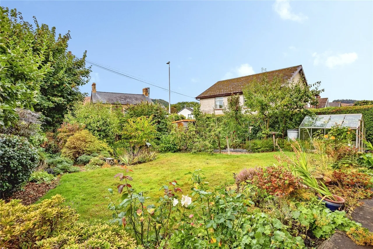 Bow Street, SY24, photo 33