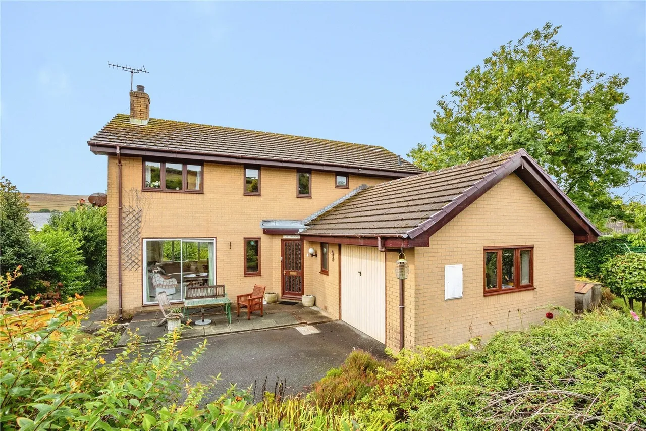 Bow Street, SY24, photo 2