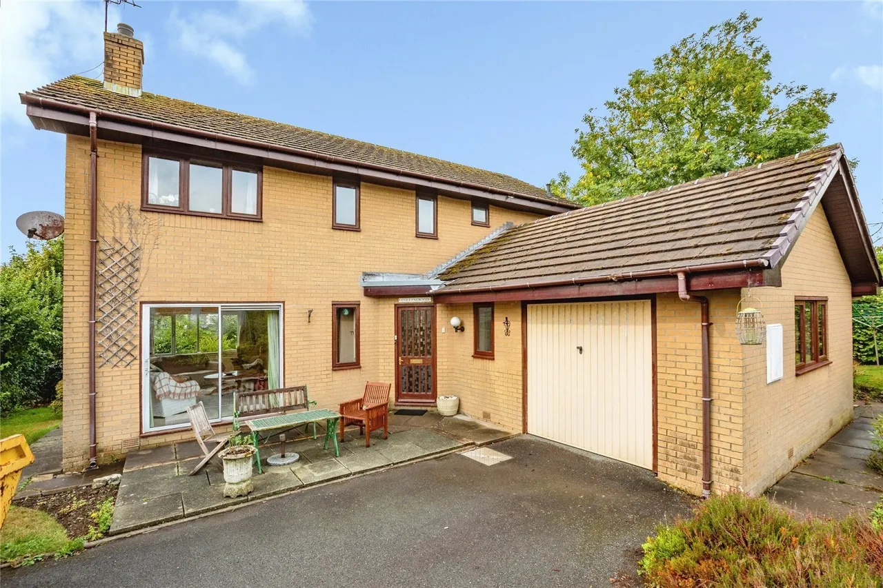 5 bed house for sale, Bow Street, SY24