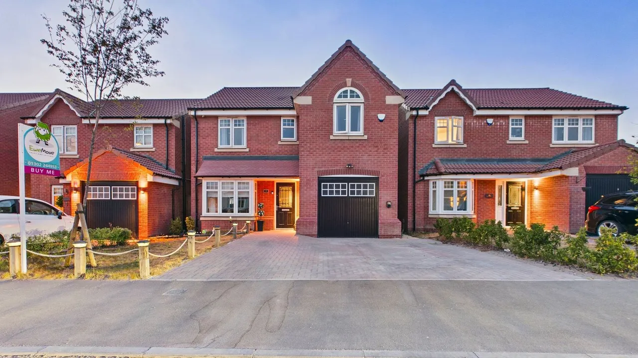 4 bed house for sale, Cotgrave Drive, Bircotes, DN11