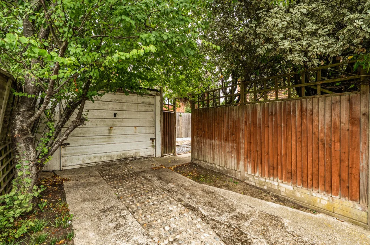College Close, West Meads, PO21, photo 20