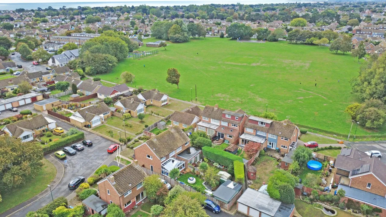 College Close, West Meads, PO21, photo 3