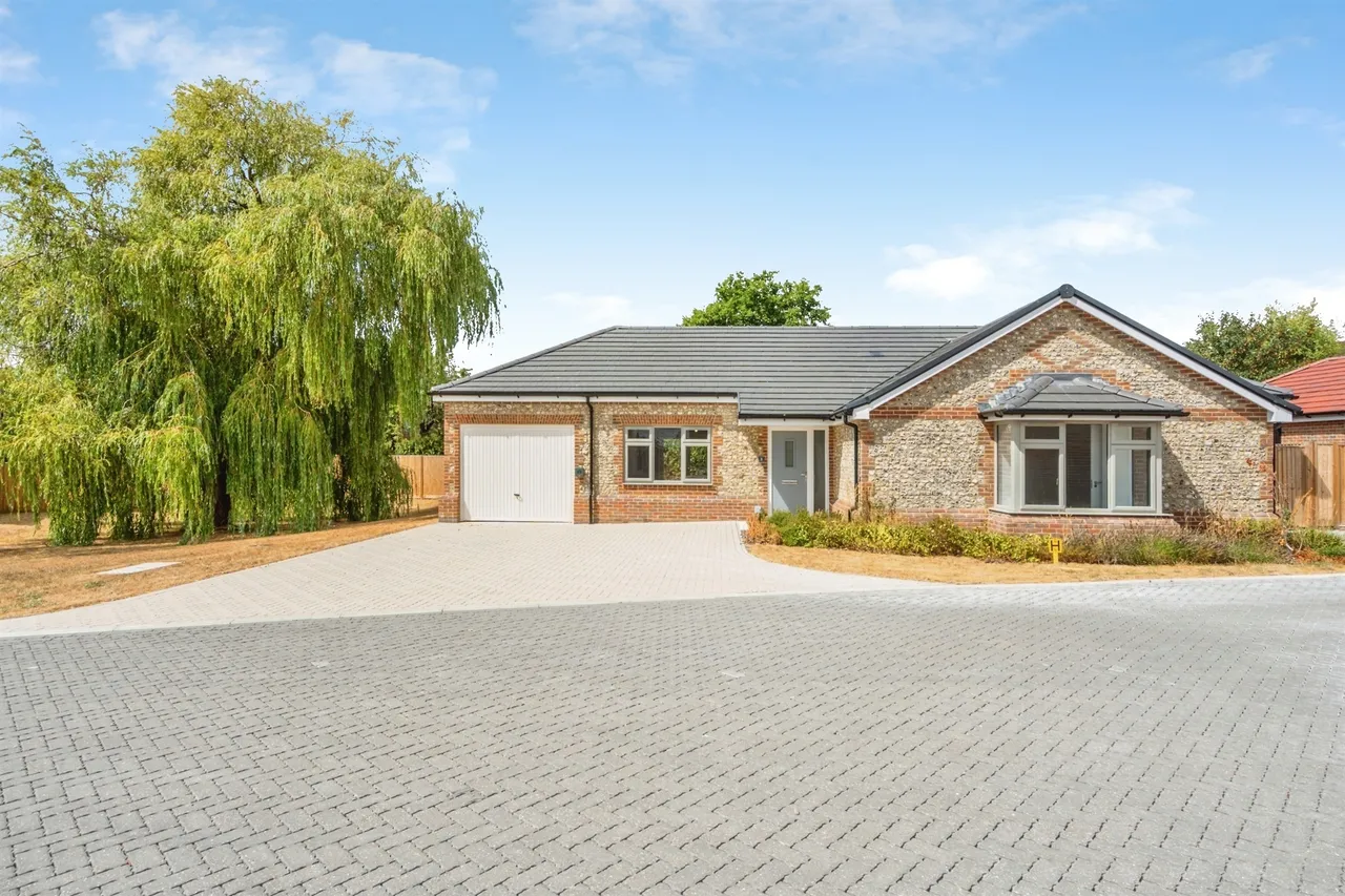 3 bed house for sale — Arundel Road, Fontwell