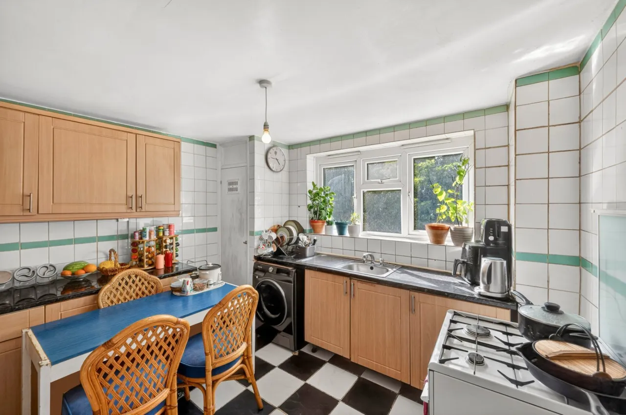 2 bed flat for sale, Brick Farm Close, Richmond, TW9