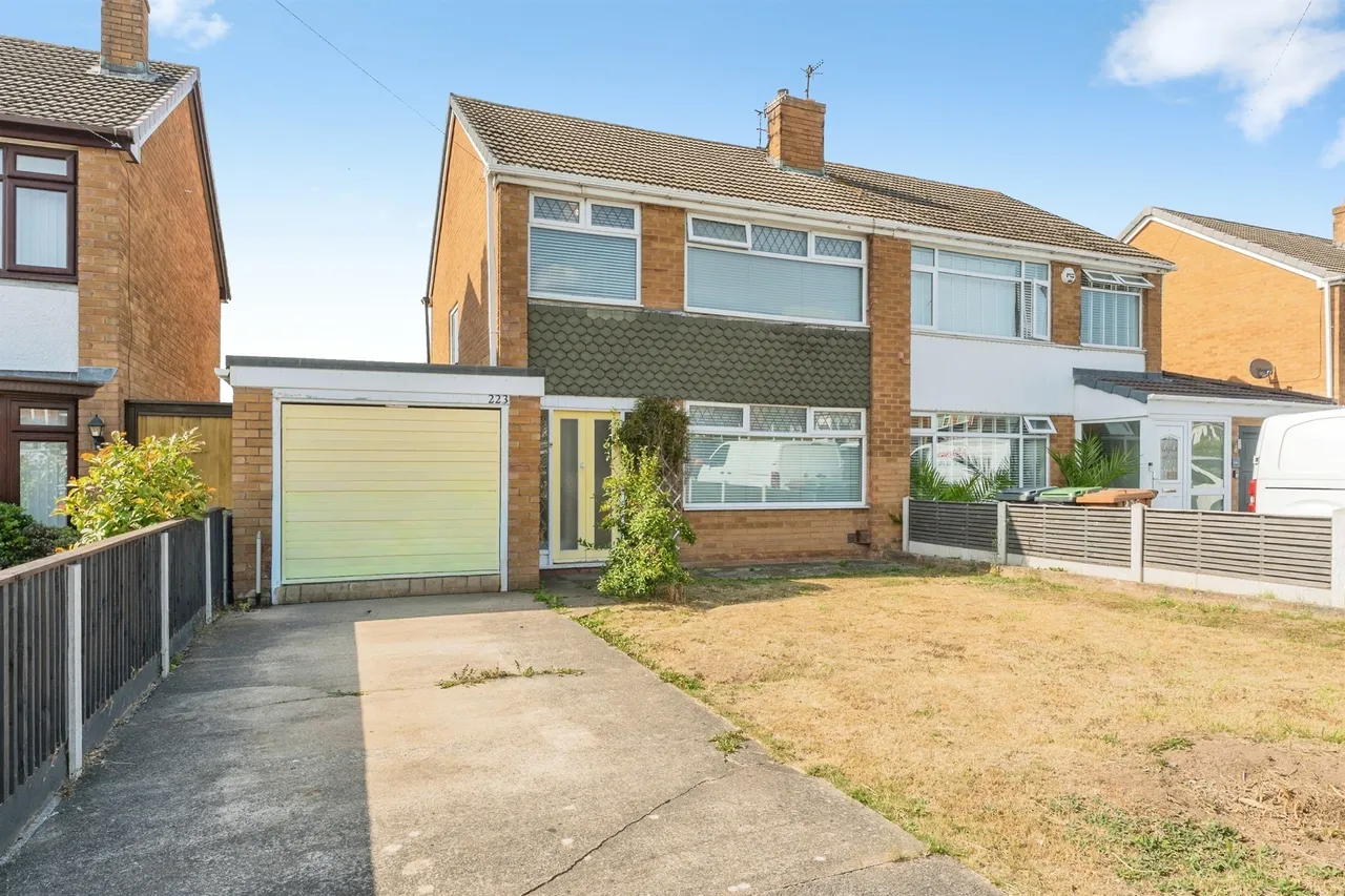 3 bed house for sale — Holmlands Drive, Oxton, Prenton