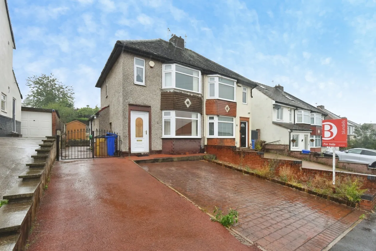 2 bed house for sale — Charnock Crescent, Sheffield, South Yorkshire, S12