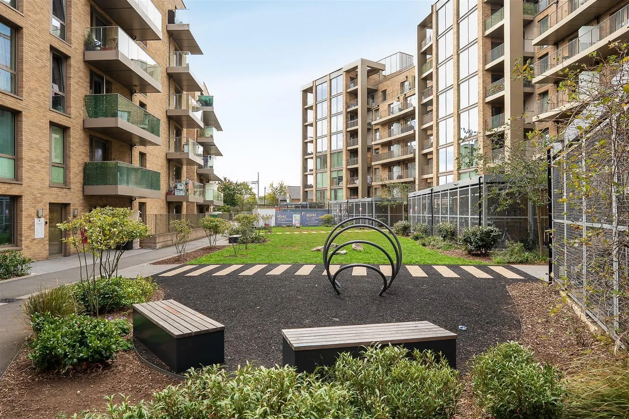 Garnet Place, West Drayton, UB7, photo 16