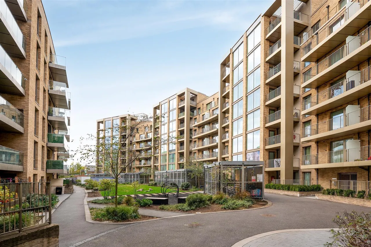 2 bed flat for sale, Garnet Place, West Drayton, UB7