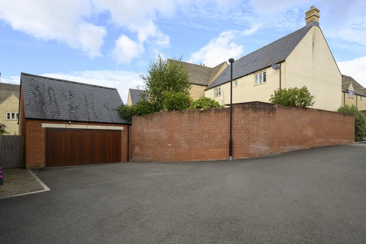 Shilham Way, Cirencester, GL7, photo 28