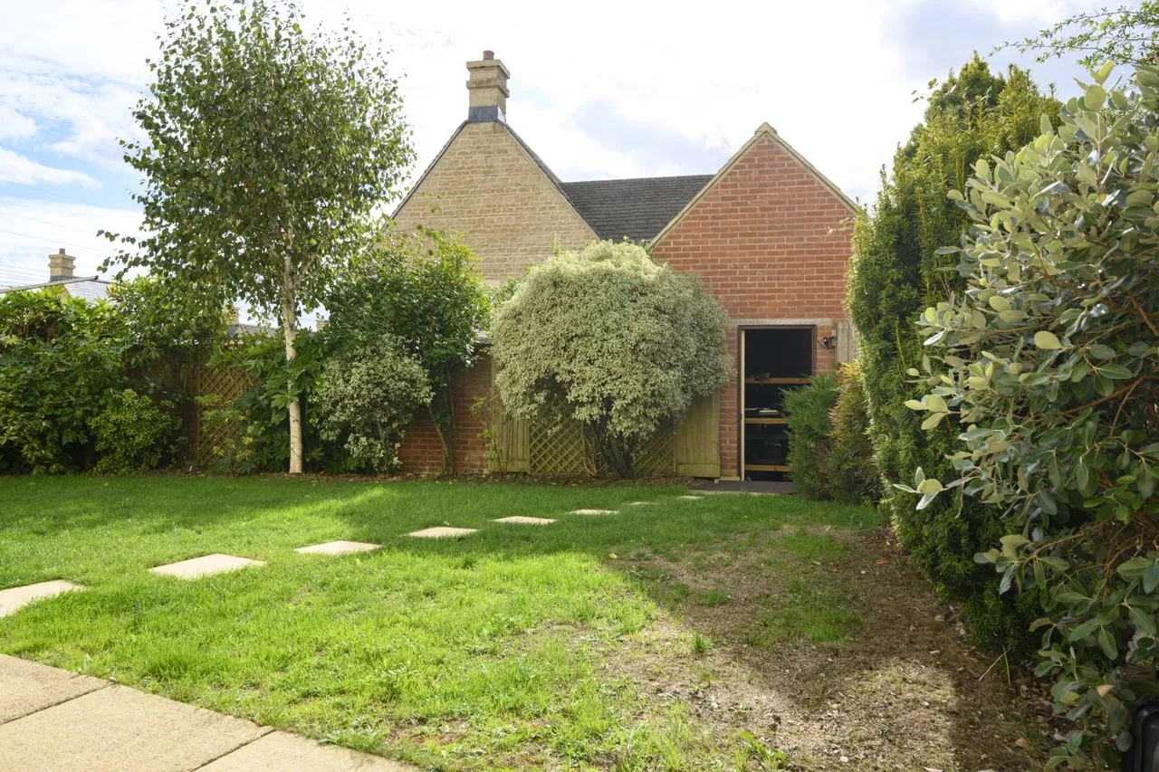Shilham Way, Cirencester, GL7, photo 24