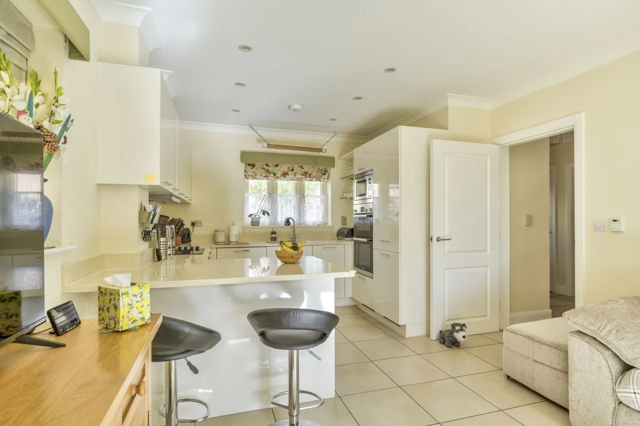 Shilham Way, Cirencester, GL7, photo 3