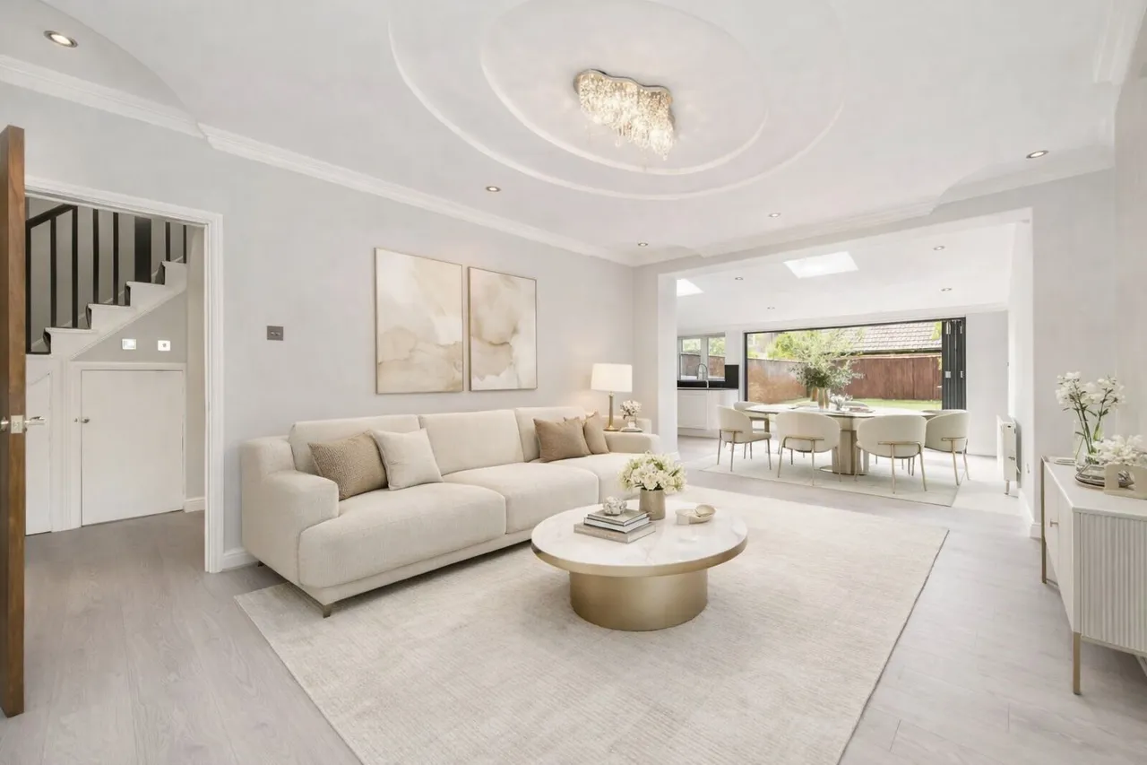 4 bed house for sale — 61 Vyner Road, London