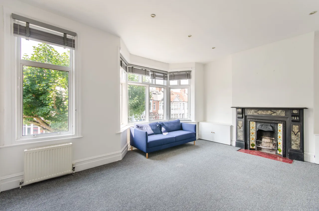 3 bed flat to rent — First and Second Floor Flat, 56 Hanover Road, London