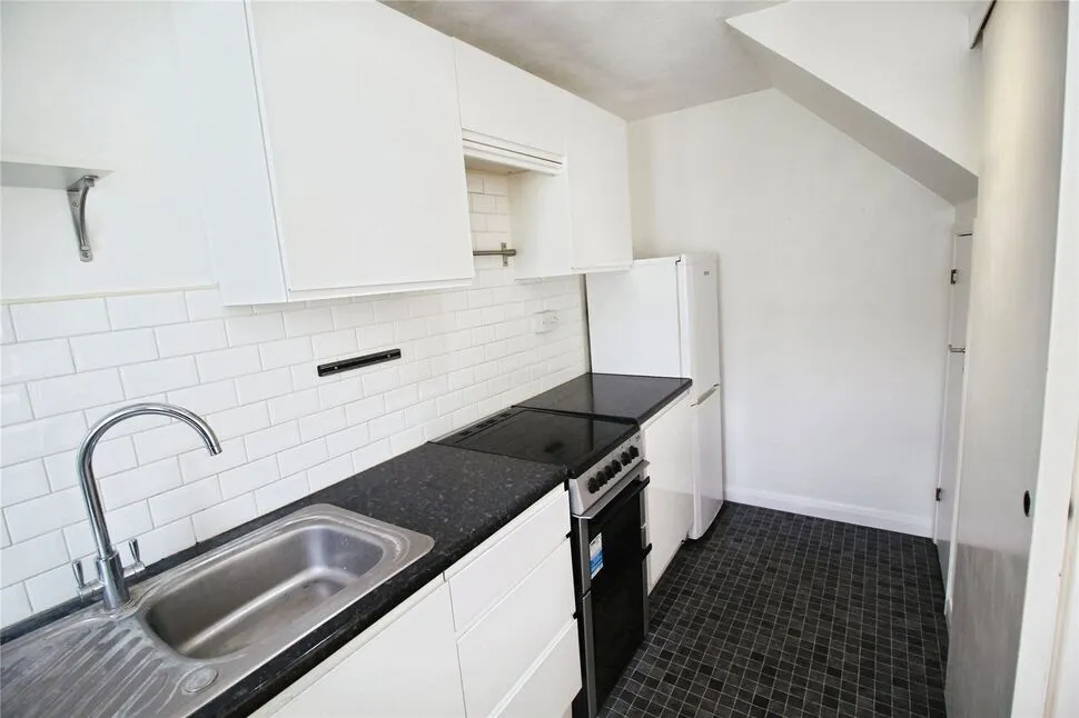 Heathfield, Basingstoke, Hampshire, RG22, photo 3