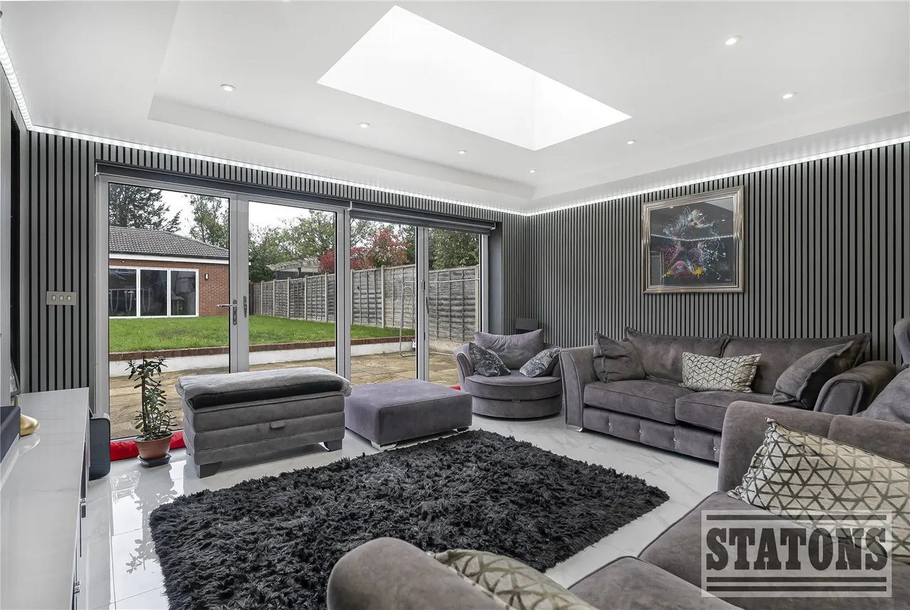 Upland Drive, Brookmans Park, Hatfield, Hertfordshire, AL9 6PT, photo 9