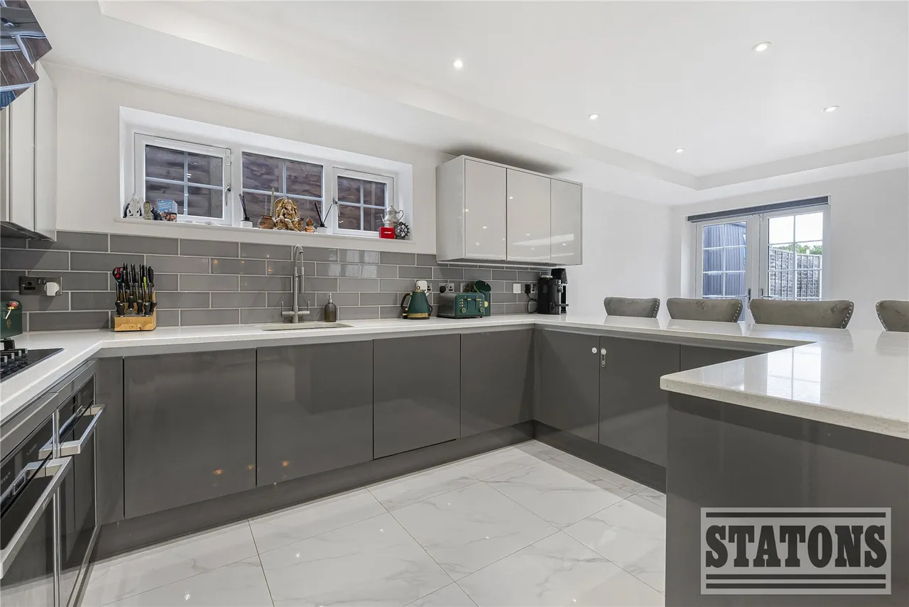 Upland Drive, Brookmans Park, Hatfield, Hertfordshire, AL9 6PT, photo 11
