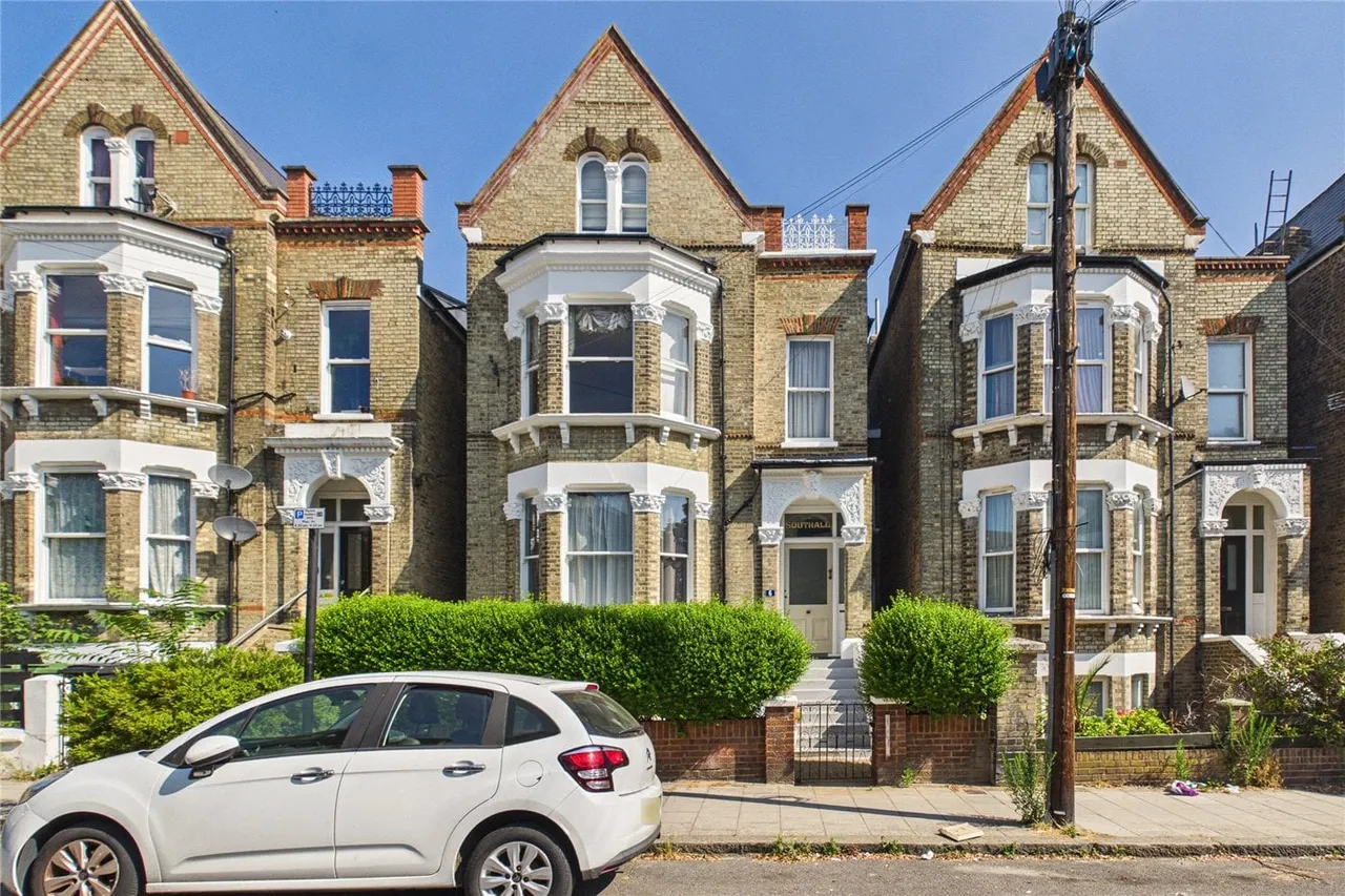 St Saviour's Road, London, SW2, photo 12