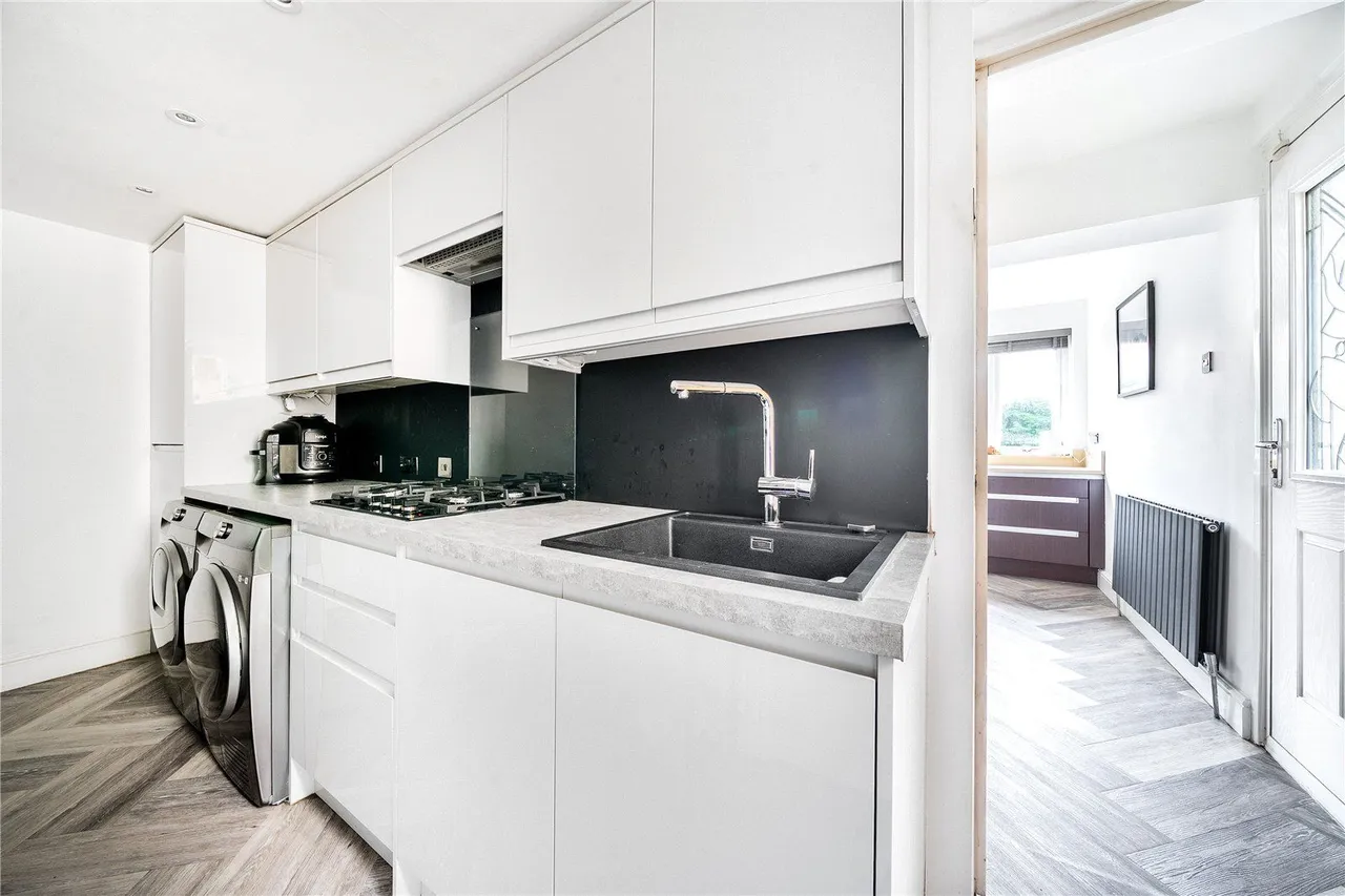 Woodhall Park Crescent East, Stanningley, LS28, photo 15