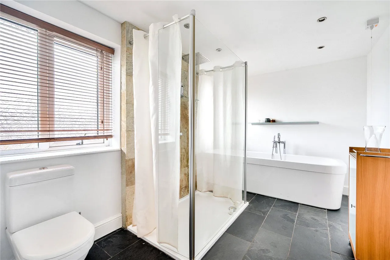 Woodhall Park Crescent East, Stanningley, LS28, photo 12