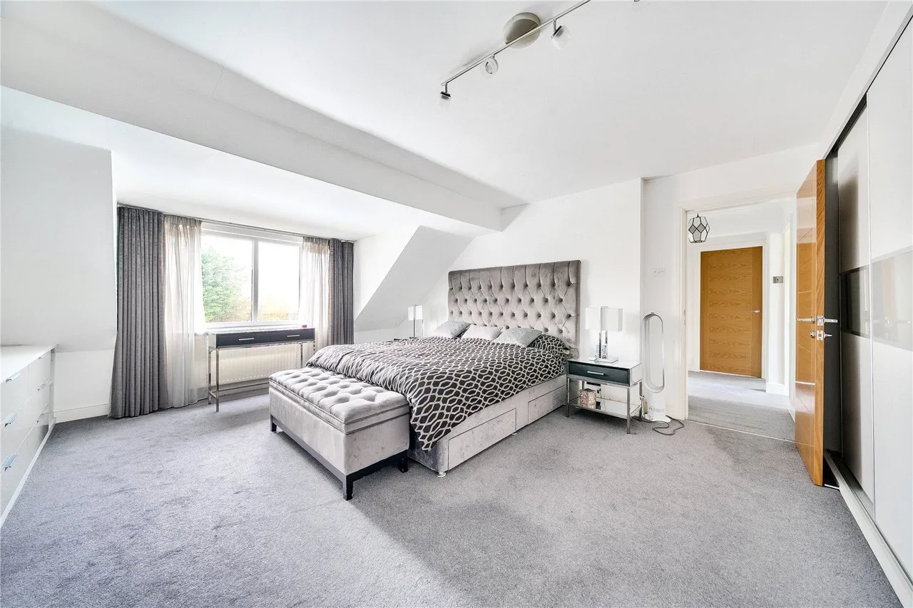 Woodhall Park Crescent East, Stanningley, LS28, photo 3