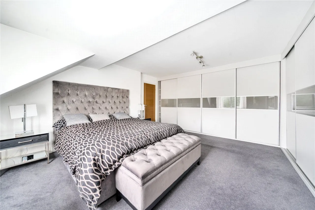 Woodhall Park Crescent East, Stanningley, LS28, photo 16