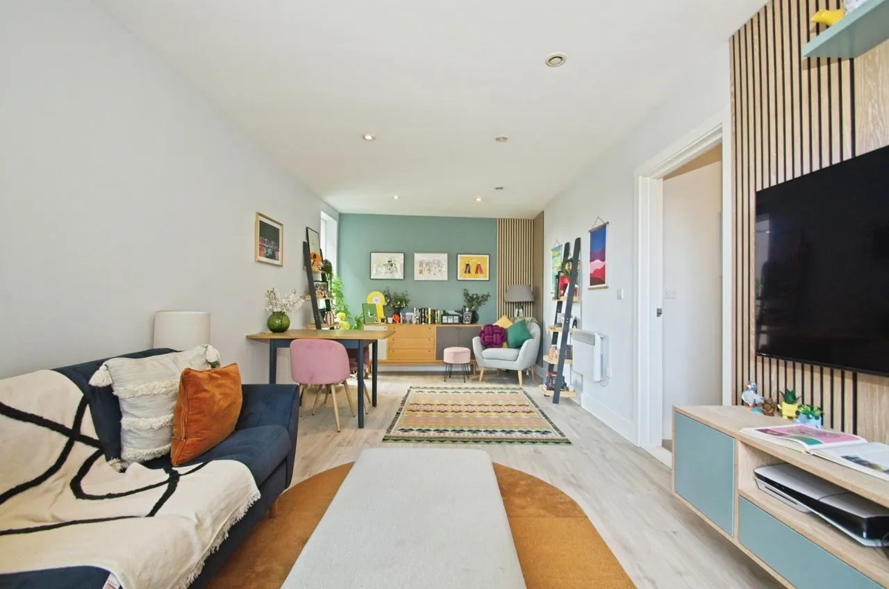 Jones Point House, Ferry Court, Cardiff, South Glamorgan, CF11, photo 4