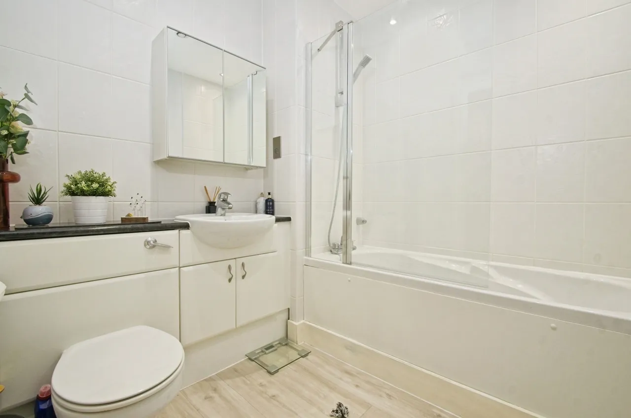Jones Point House, Ferry Court, Cardiff, South Glamorgan, CF11, photo 14