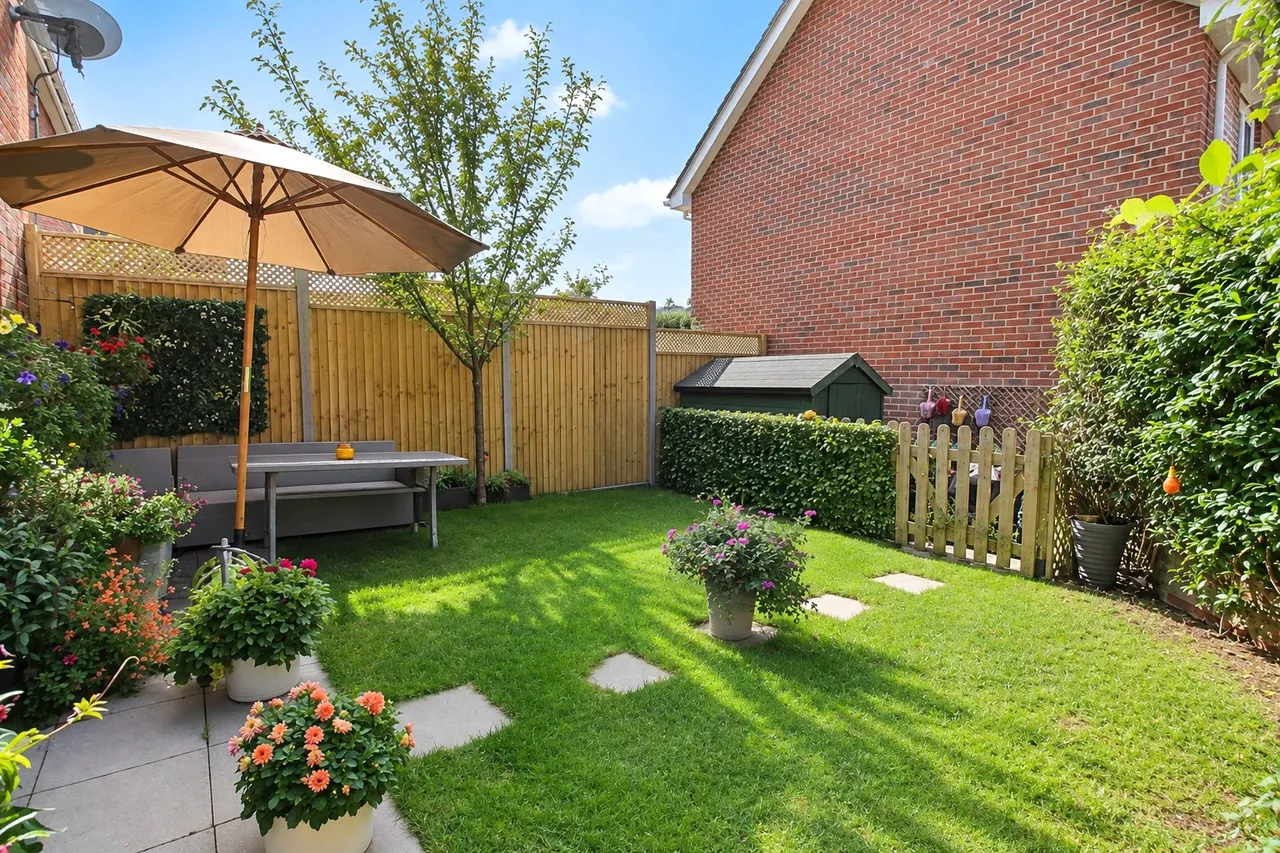 Pheasant Close, Four Marks, GU34, photo 10
